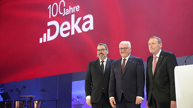 Bundesprsident F.-W. Steinmeier, Sparkassen-Präsident Helmut Schleweis und ehem. Vorstandsvorsitzender M. Rdiger beim Festakt