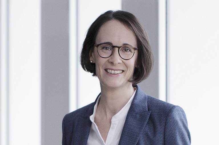 Portrait von Birgit Dietl-Benzin, Vorstandsmitglied der Deka Gruppe
