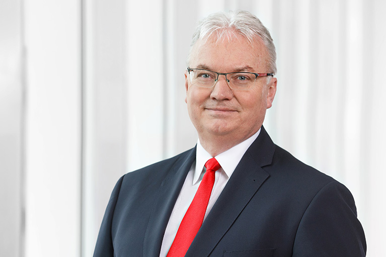 Portrait von Torsten Knapmeyer, Vorstandsmitglied der Deka Gruppe
